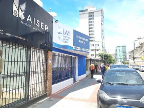 CASA C/ LOJA E 6 SALAS SEGUNDO ANDAR/ NO MIOLO DE ITAPOÃ-P/ CLINICA, SALÃO BELZA E OUTROS