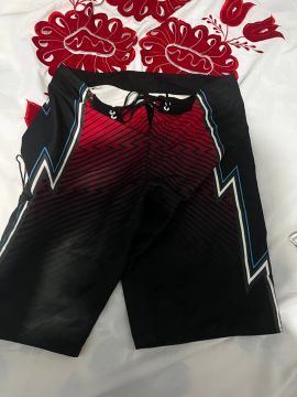 Bermudas originais semi nova 