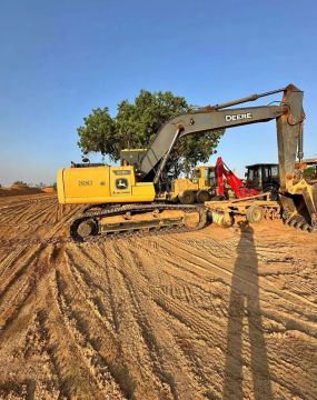 Escavadeira Deere 200G 