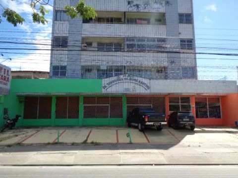 LOJA COMERCIAL COM BANHEIRO PRÓXIMO A AUTOPEÇAS RCHAGAS/ COLEGIO DA POLICIA MILITAR.