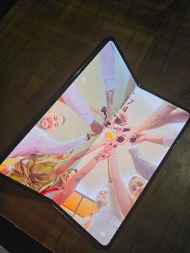 Celular dobrável Samsung Galaxy Z Fold 4