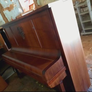 Piano Antigo em Madeira Maciça BRASIL 