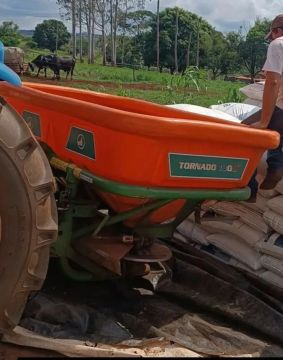 Distribuidor de Adubo Tornado 1300 Stara 