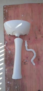 Cuba pia e pedestal Celite cor branca com toneira metálica inox - seminovos - Não entrego