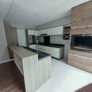 Aluguel em ótima localização! Casa Residencial com Sala Comercial!
