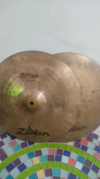 Par de pratos Zildjian ZBT 14"