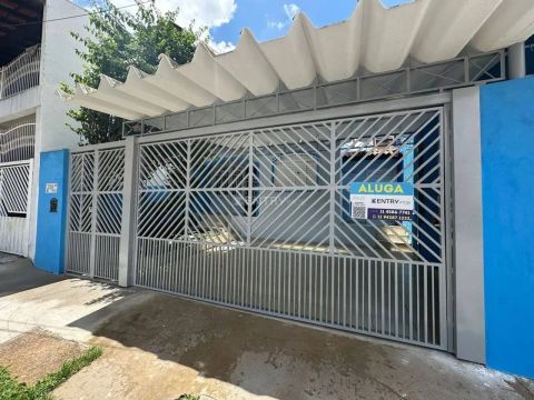 Belíssima casa Térrea para locação, 3 dormitórios sendo uma suíte mais escritório