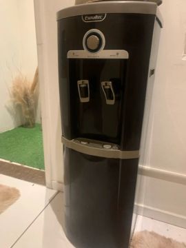 Bebedouro coluna Esmaltec pouco tempo de uso. 