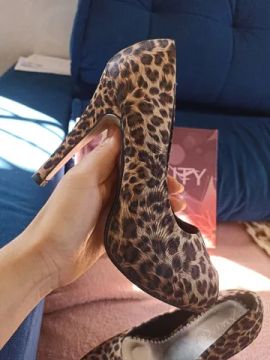Scarpin Moncity animal print número 36