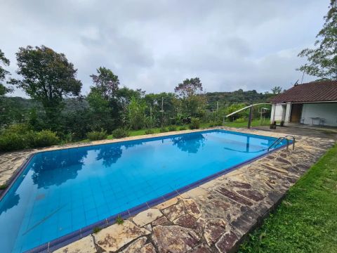 Chácara próximo a Juquitiba  com piscina