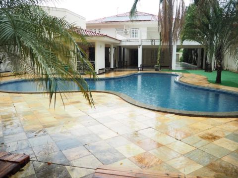 Casa de Temporada com Piscina em Condomínio Fechado
