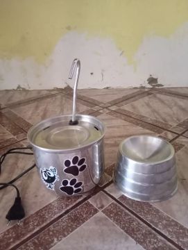 Bebedouro para gato está novo 