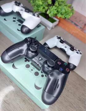 Controle de  PS4 Preto - Novo e Lacrado!
