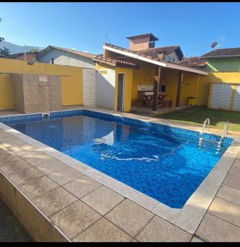 Aluga-se casa com piscina pertinho da praia Martins de Sá 