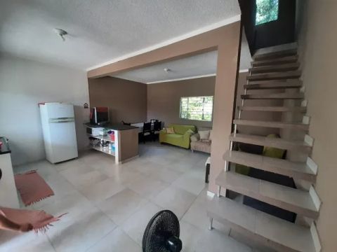 Aluga-se casa em Boracéia