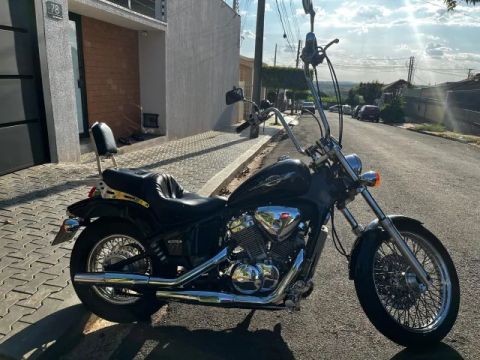2005 Honda shadow vt 600 em ótimo estado.