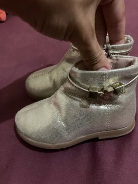 Bota molekinha pouco usada