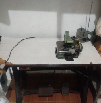 Máquina de Overlock semi industrial 