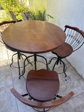 VENDO mesa e cadeiras