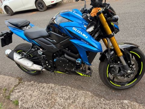 Moto zerada. Gsx 750 24/25 quatro cilindros com 3 mil km