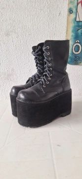 Botas vilela boots plataforma preta