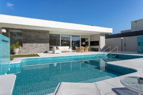 Venda de Casa em Condomínio em Porto Alegre-RS, bairro Terra Ville com 274m² Área Const. e