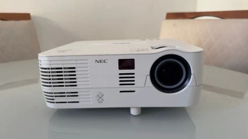 Projetor NEC 2800 Lumens 1080p Full HD (Projetor pouquíssimo usado)