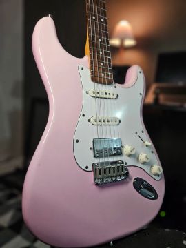Guitarra Squier Shell Pink