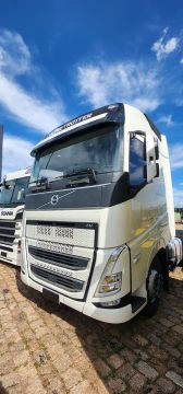 Caminhão VOLVO FH 6x2 Raridade 2022
