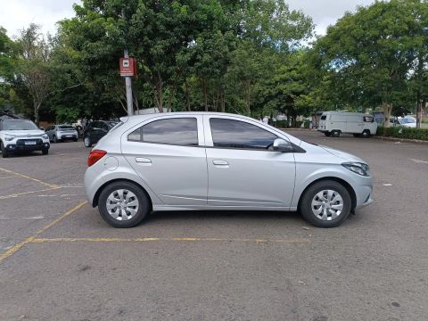 ONIX HATCH 1.0 5P modelo 2018 flex