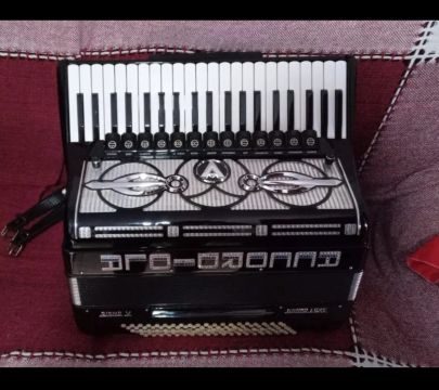 Sanfona ACCORDIOLA 120 baixos, 5* de voz, dupla ressonância.