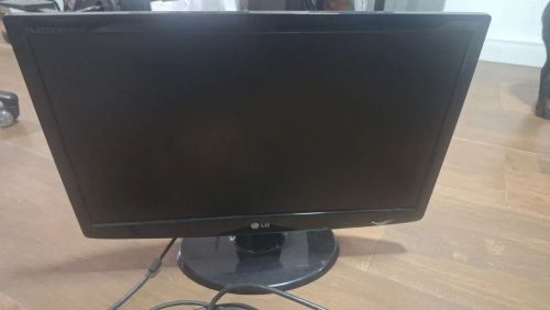 LG W2243S LCD Flatron 21P