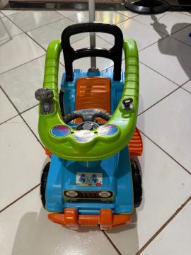 Carrinho infantil Jeep 