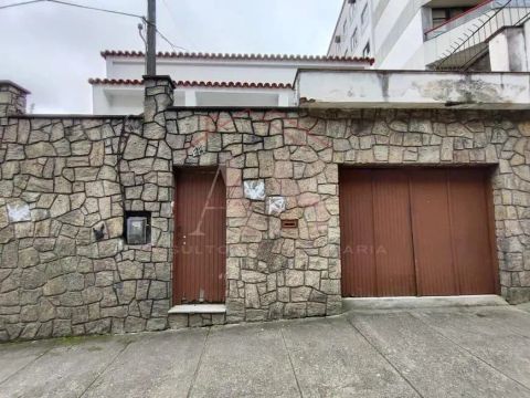 Casa para Locação em Teresópolis, Várzea, 4 dormitórios, 2 banheiros, 1 vaga