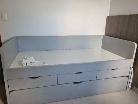 Vende-se Bicama com 3 gavetas. Ótimo estado. Entregue desmontada. Retirar no Jd. Tarraf II