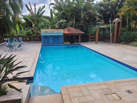 Pampulha, Excelente Casa , 04 Suites, em frente à Lagoa !!
