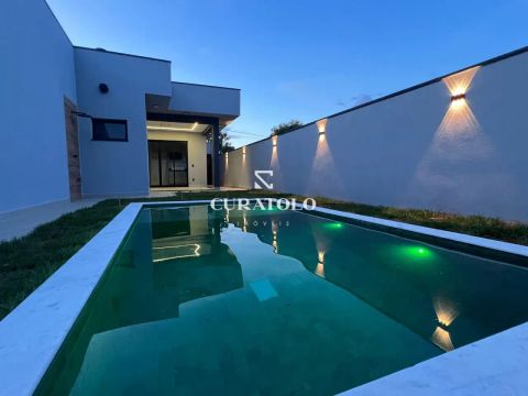 Viva o sonho de ter um lar no interior de São Paulo- Casa em condomínio com 206 m² 3 Quart