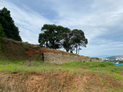 Terreno à venda no Itacorubi