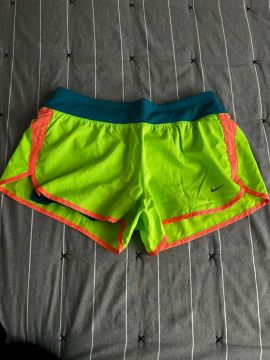 Shorts com bermuda Nike - tamanho M