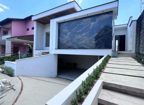 Mansão com 3 Suítes no Residencial Forest Hill em acabamento Aceita propsota