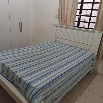 Aluguel de quarto em casa de família 