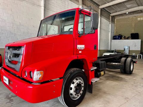 Mercedes-Benz Atron 1319 - 2015 Reduzido 