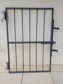 Portão pequeno para pets. 85 cm x 60 cm.  Seminovo.  