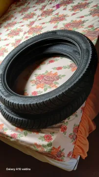 Pneu de moto nova