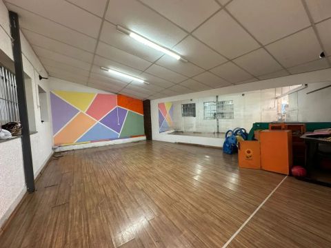Casa térrea, ponto comercial em região central