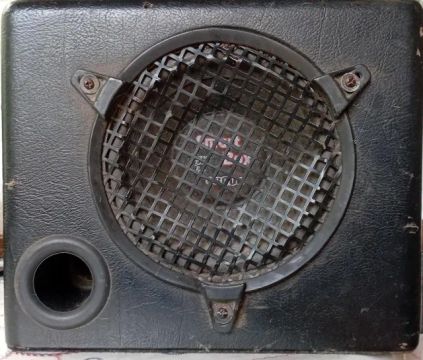 Caixa de som / Sub-woofer para carro com amplificador interno. Mini subwoofer automotivo