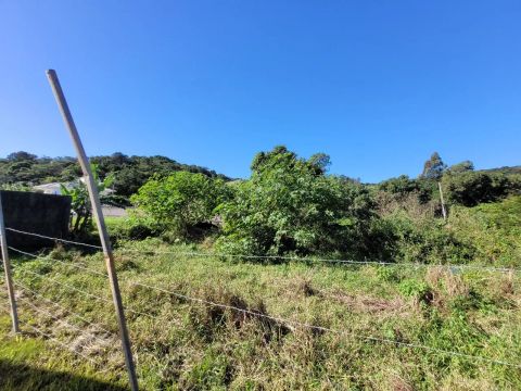 Terreno com viabilidade construtiva no norte da ilha