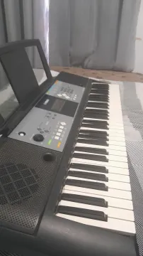 Teclado Yamaha 61 teclas ótimo som