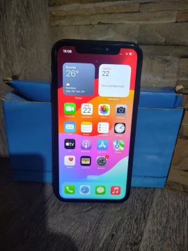 Vende-se esse iPhone XR 64 GB bom estado com carregador 