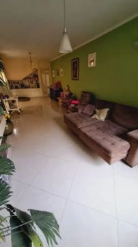 Sobrado para venda possui 262 metros quadrados com 4 quartos
